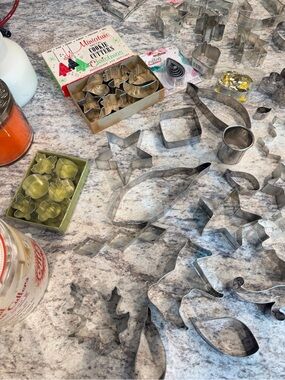Large Lot of Aprox 86 Metal Cookie Cutters – Vintage, Holiday, Animals & More